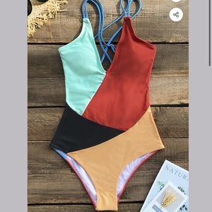 NWT COLORBLOCKED V-NECK ONE PIECE SWIMSUIT